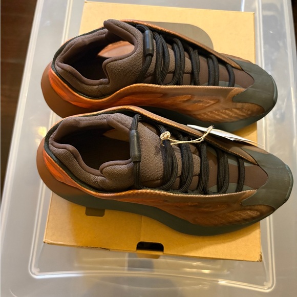 adidas gazelle silver green womens Yeezy 700 V3 "Alvah"  www.firstclasssneaks.com